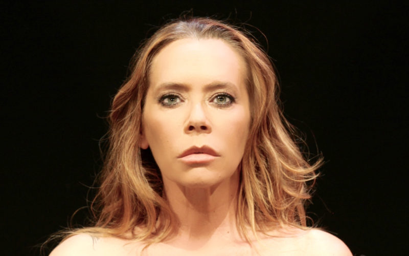 Barbara De Rossi interpreta la Medea nella versione di Jean Anouilh