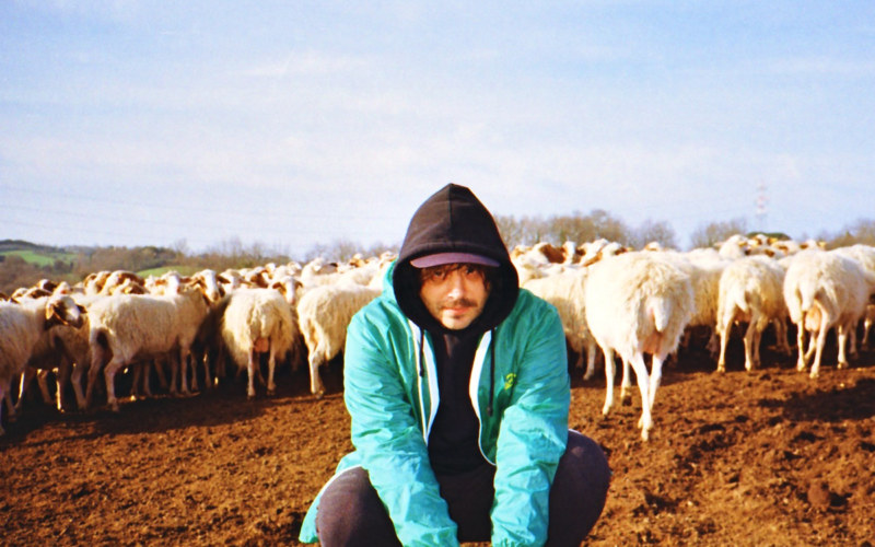 Calcutta in concerto a Genova: il fenomeno indie approda al Goa-Boa Festival